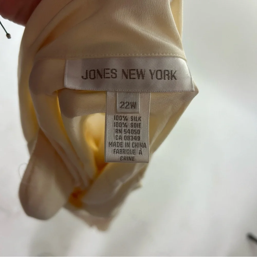 NWT Cream Blouse With Front Buttons- Jones New York - Picture 2 of 10